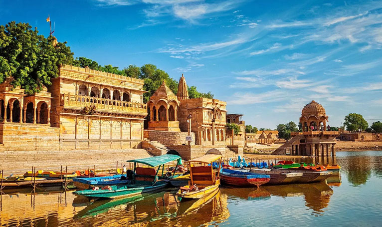 Gadisar Lake sightseeing in Jaisalmer